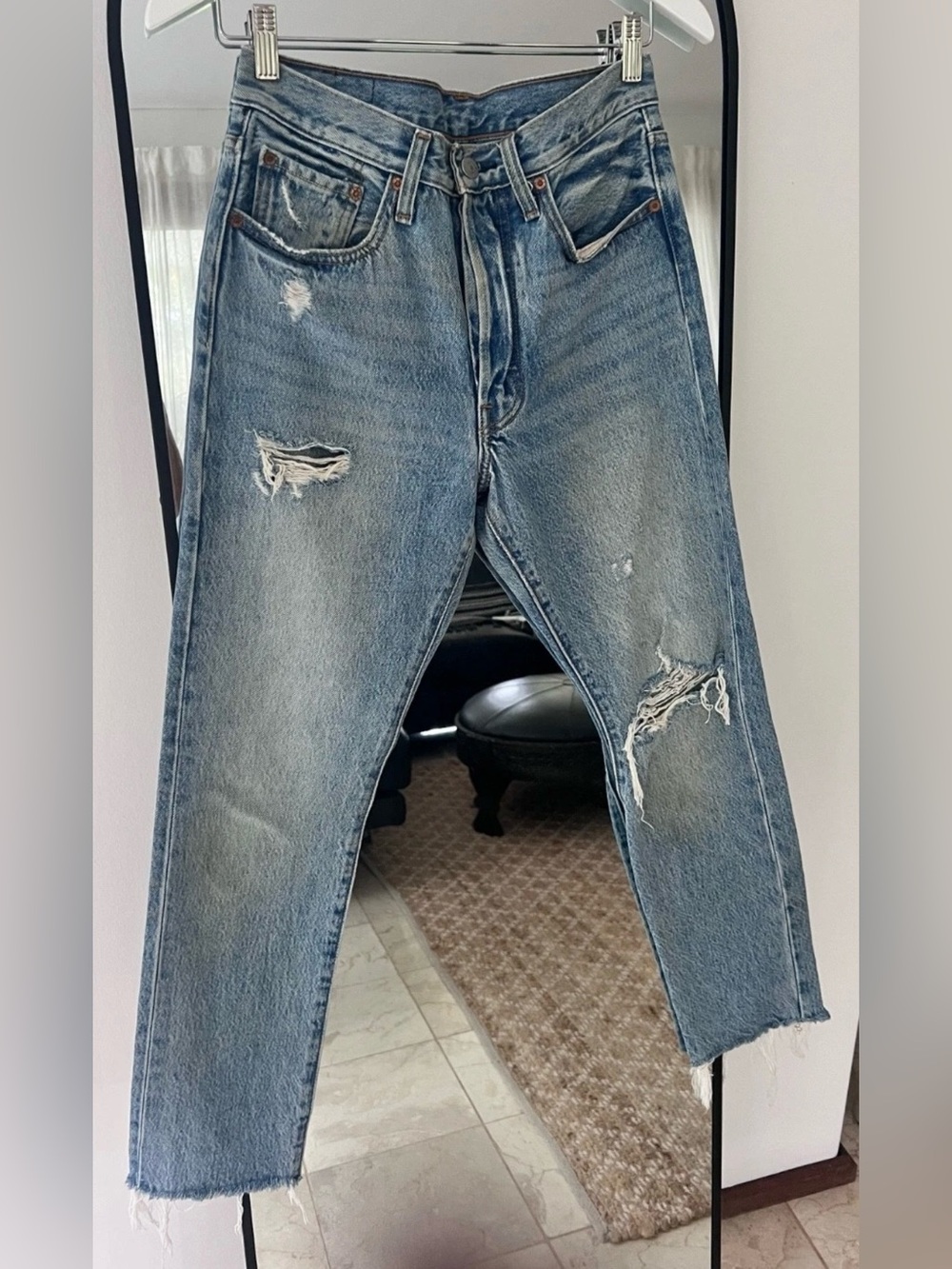 Distressed Levi’s 501 Skinny